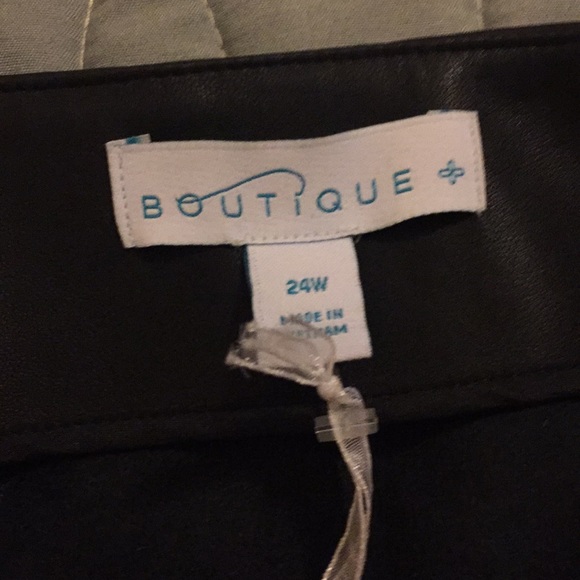 Fake leather skirt - Picture 2 of 3